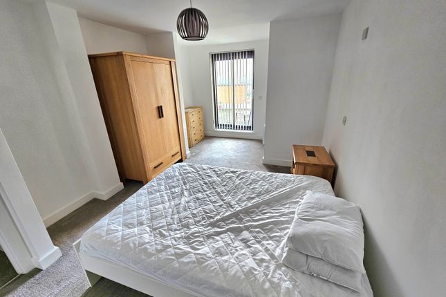 Apt 39, Manchester photo 5