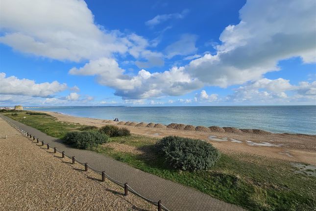 Flat for sale in Macquarie Quay, Eastbourne