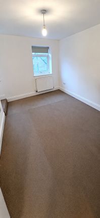 Flat 4, 1b Tasman Road, Tasman Road, London photo 2