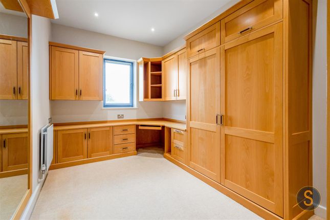 Flat for sale in The Penthouse, Massey House, Tring