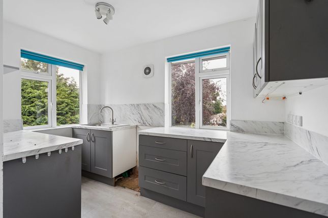15b Fairview Drive, Watford photo 4