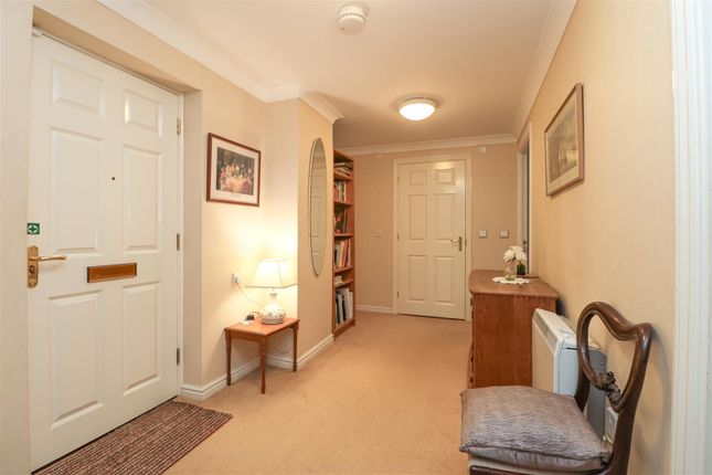 22, Wakefield Court, Blackbridge Lane, Horsham photo 4
