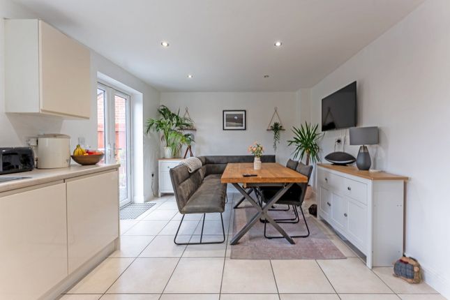 14, Burton Way, Leicester photo 4