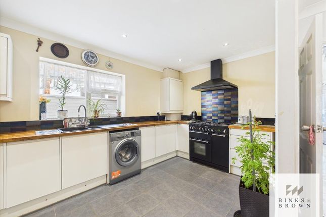 12, Elm grove, Hullbridge photo 3