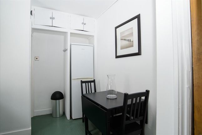 Flat to rent in Prothero Road, Fulham, London
