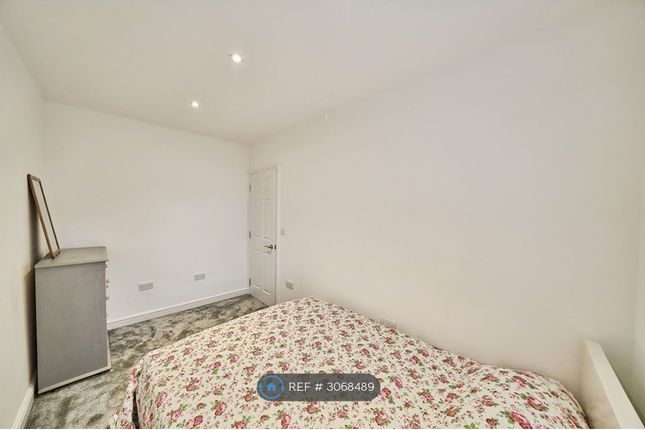 Flat, Flat  A Lower Richmond Road, Putney photo 3