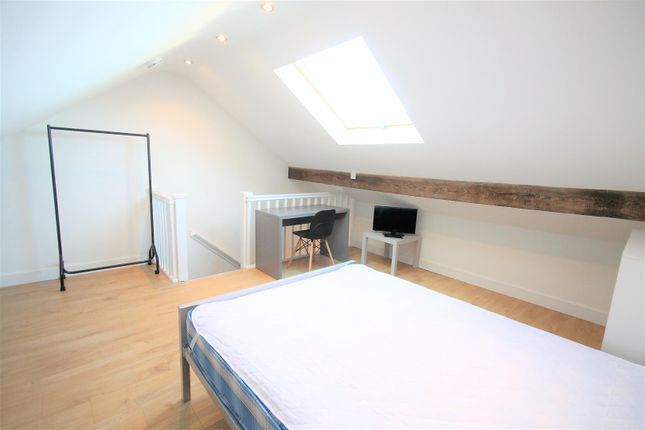 32 (Rooms), Mabfield Road, Manchester photo 4