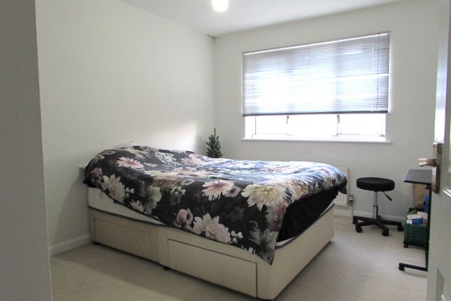 Flat for sale in Lime Close, Harrow, Middlesex
