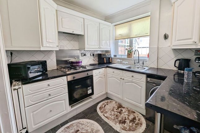 22, Acomb Gardens, Newcastle Upon Tyne photo 4