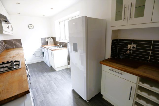 96, Meadow Walk, Epsom photo 4