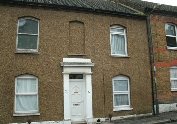 Thumbnail Flat to rent in Longley Road, Rochester