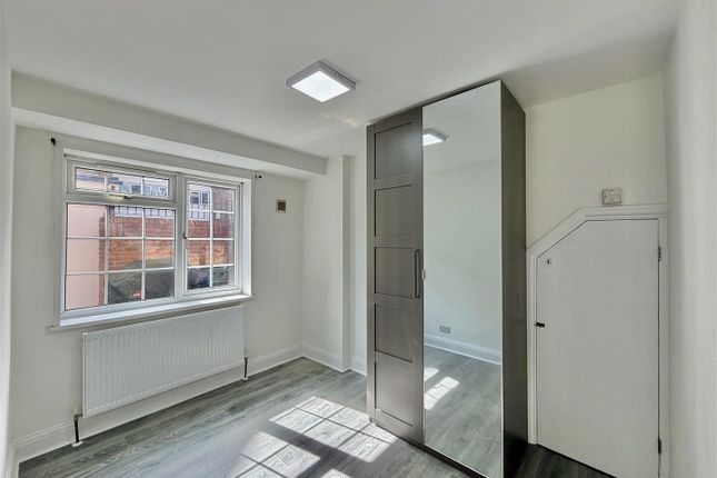 578, London Road, Ashford photo 3