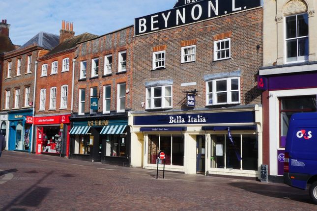 Restaurant/cafe to let in 32 Market Place, Newbury
