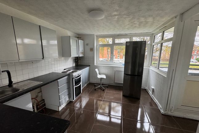 Thumbnail Flat to rent in Edgecot Grove, Seven Sisters, London
