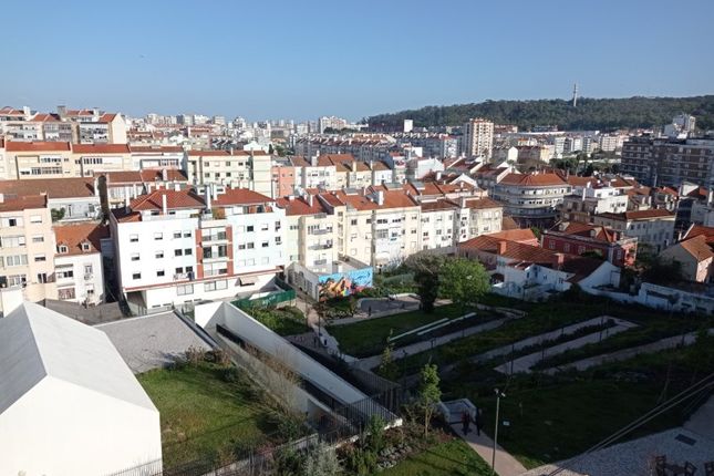 Thumbnail Apartment for sale in Calçada Do Tojal, Benfica, Lisboa
