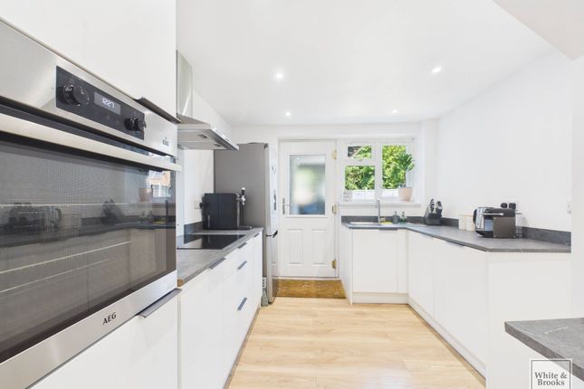 15 Hearn Close, Chichester photo 3