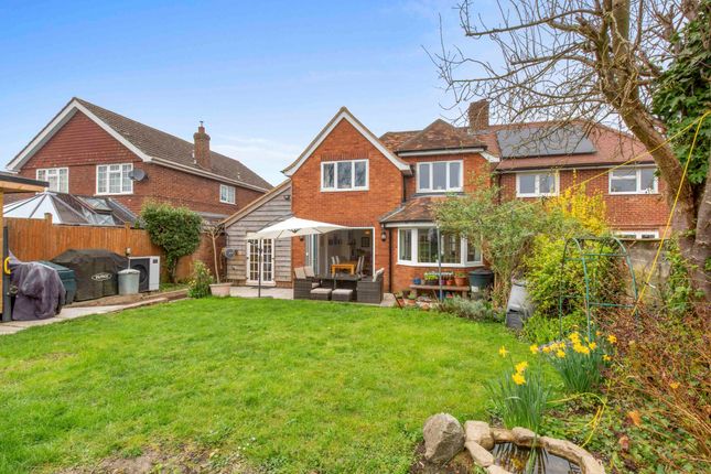 6 Manor Close Church End, Princes Risborough photo 3