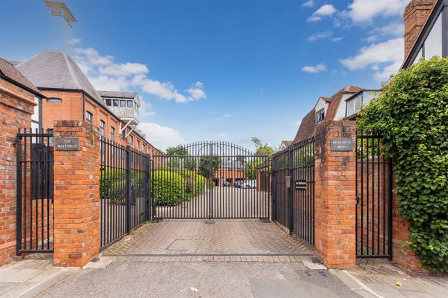 Thumbnail Flat for sale in New Street, Henley-On-Thames
