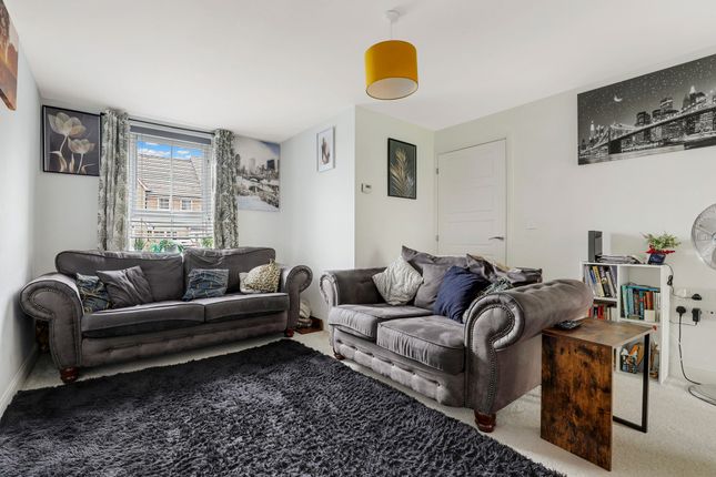 9 Gum Tree Close, Nottingham photo 2