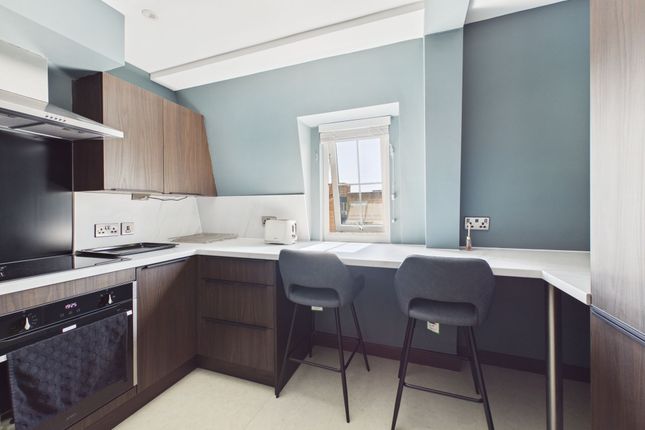 Room 18, 4&6 Russell Street, Gloucester photo 5