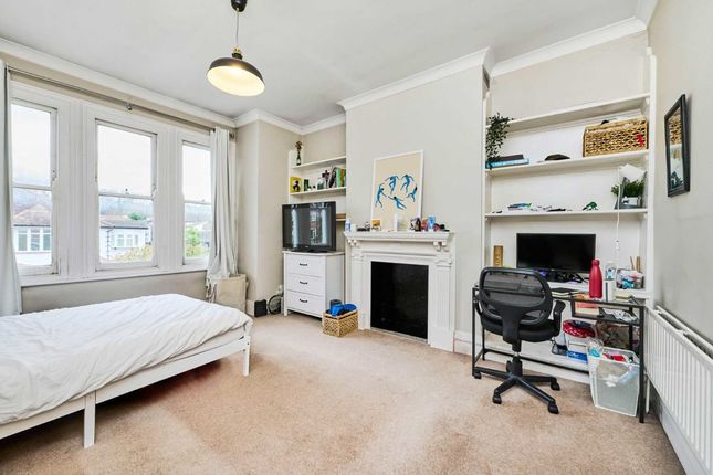 Flat to rent in Valley Road, London