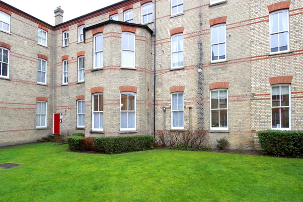 12 Leavesden Court, Mallard Road, Hertfordshire photo 2