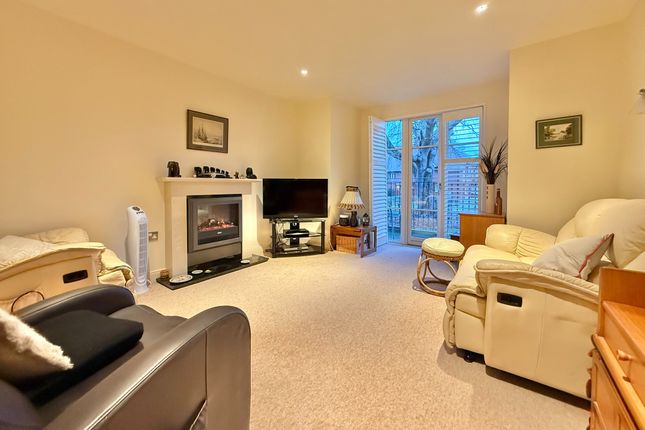 31 Garnier Drive, Bishopstoke Park Retirement Village, Eastleigh photo 3