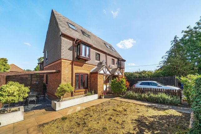 38, Simkins Close, Bracknell photo 4