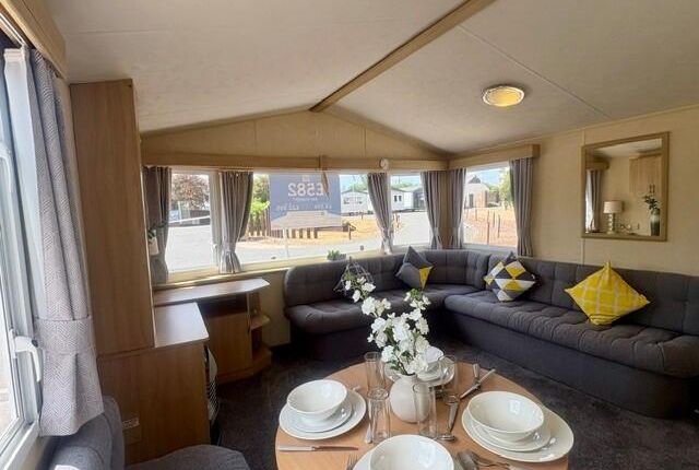 Willerby Vacation, Coopers Beach Holiday Park, Church Lane, Colchester photo 2