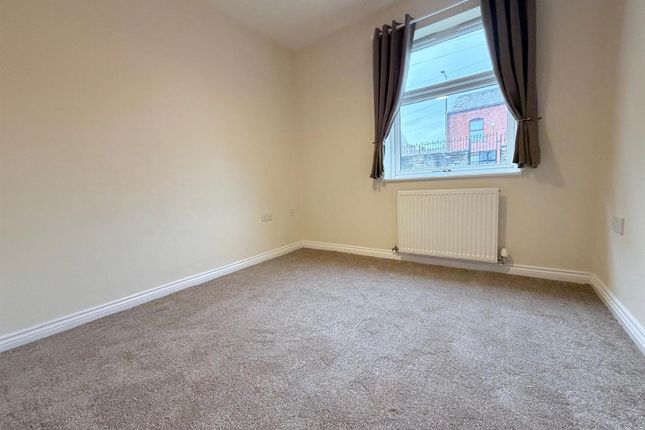 Flat 6, Lennox House, 40 Henrietta Street, Ashton-Under-Lyne photo 4