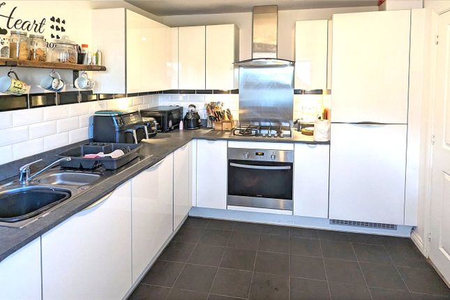 31, Sandy Crescent, Great Wakering photo 4