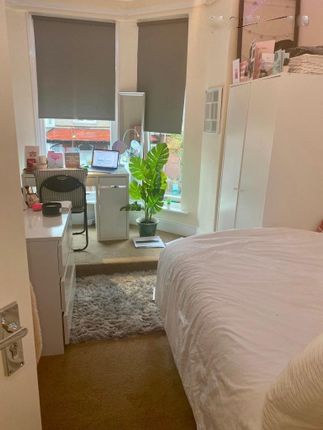 Flat to rent in Devonshire Place, Newcastle Upon Tyne