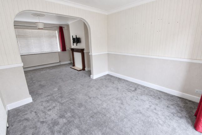 64, Kingshill Avenue, Romford photo 4