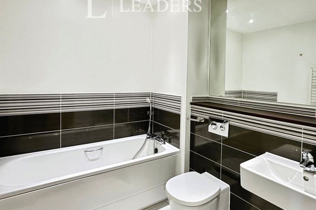 Flat 1, 5, Abbess Way, Hampshire photo 4
