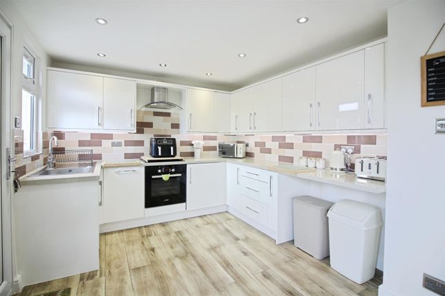 579, Coal Road, Leeds photo 3