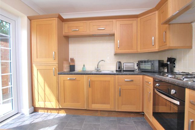 Room 3, 181, Tylehost, Guildford photo 3