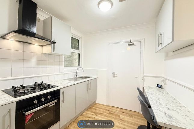 Flat A, Fairfield Street, London photo 4