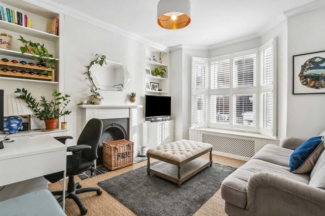 Flat for sale in Purcell Crescent, London