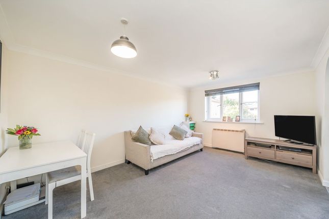 127, Varsity Drive, Twickenham photo 2