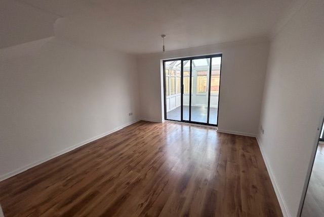 18 Juniper Close, Porthcawl photo 3