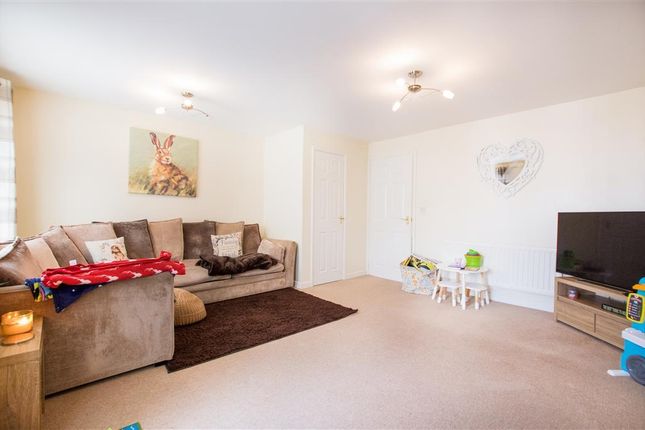 82, Bridgend photo 4