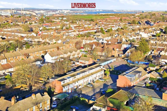 12, Waid Close, Dartford photo 4