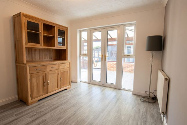 Kenmore Drive, Woodhall Spa photo 3