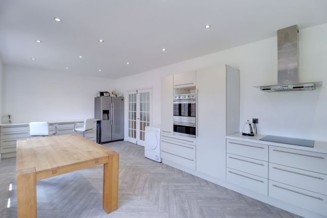 12, Briscoe Road, Rainham photo 4