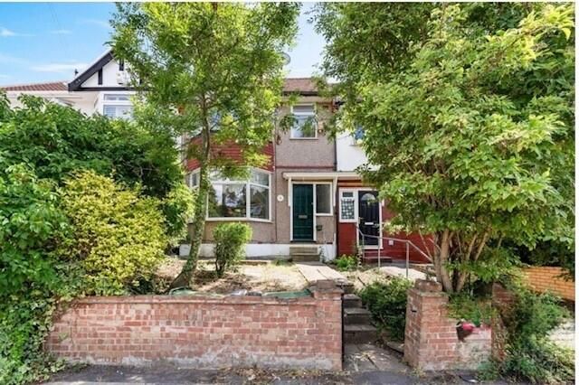 22, Clayhill Crescent, London photo 2
