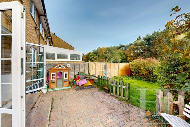 136 Heathfield, Crawley photo 4