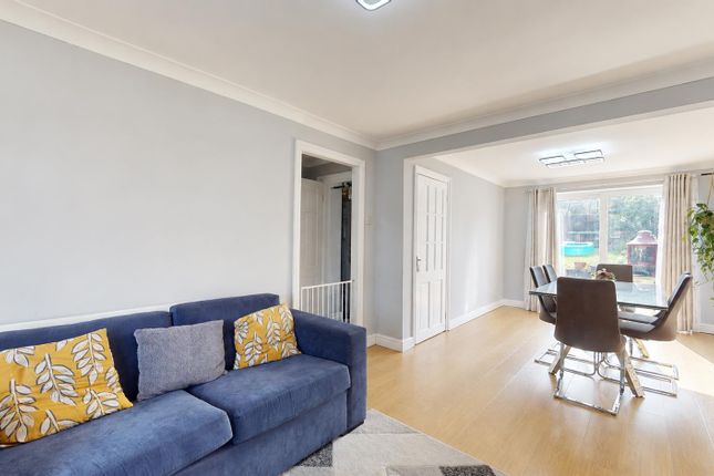 20, Masefield Grove, Bletchley photo 5