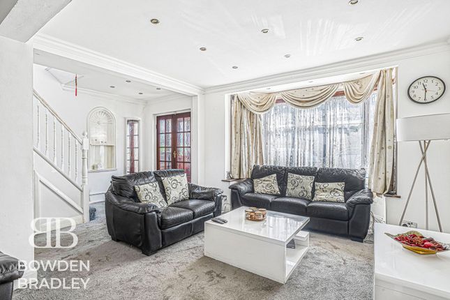 63 Wensleydale Avenue, Clayhall photo 4