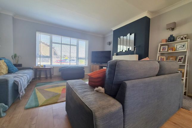 8, Russell Road, Havant photo 3
