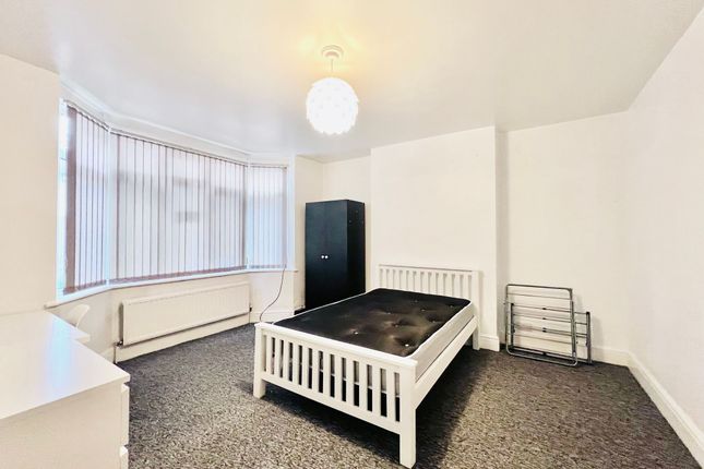 125 Harlaxton Drive, Nottingham photo 3